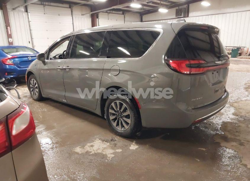 Photo 3 of 2022 Chrysler Pacifica HYBRID TOURING L (VIN 2C4RC1L74NR134875)