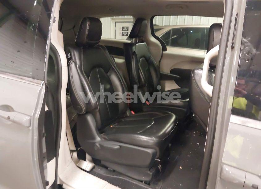 Photo 8 of 2022 Chrysler Pacifica HYBRID TOURING L (VIN 2C4RC1L74NR134875)