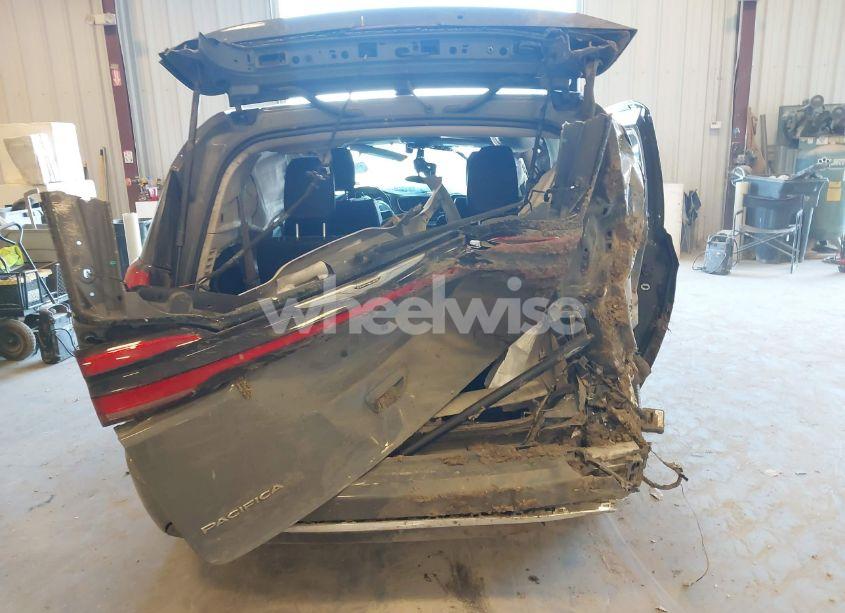 Photo 16 of 2022 Chrysler Pacifica HYBRID TOURING L (VIN 2C4RC1L74NR212569)