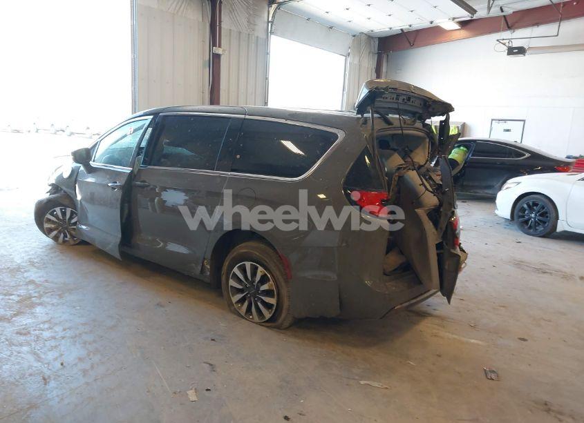 Photo 3 of 2022 Chrysler Pacifica HYBRID TOURING L (VIN 2C4RC1L74NR212569)