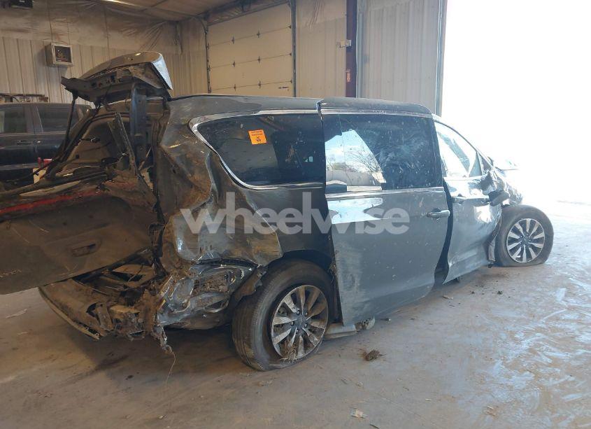 Photo 4 of 2022 Chrysler Pacifica HYBRID TOURING L (VIN 2C4RC1L74NR212569)