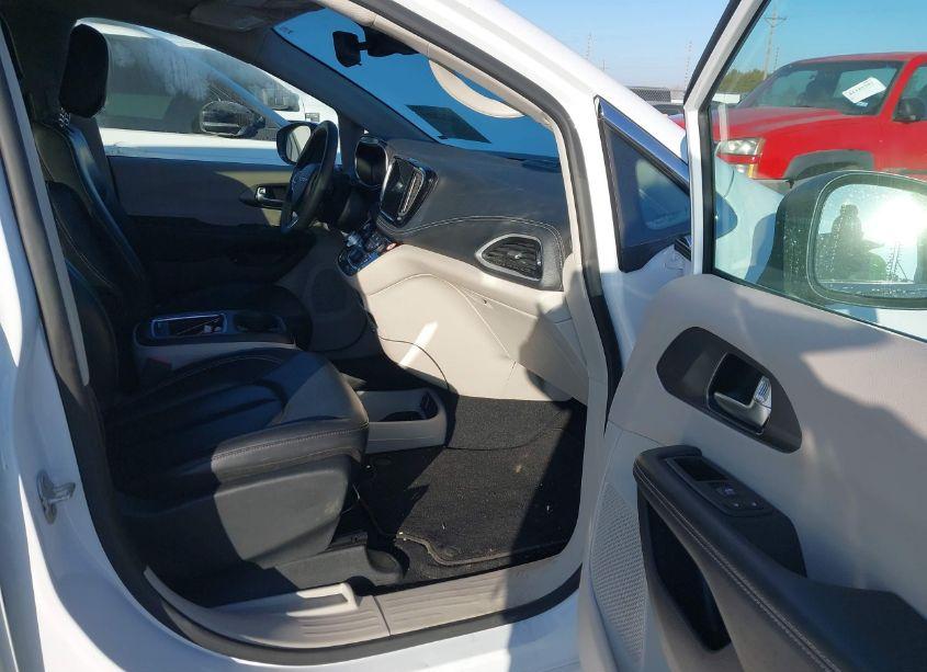 Photo 5 of 2023 Chrysler Pacifica HYBRID TOURING L (VIN 2C4RC1L74PR626499)