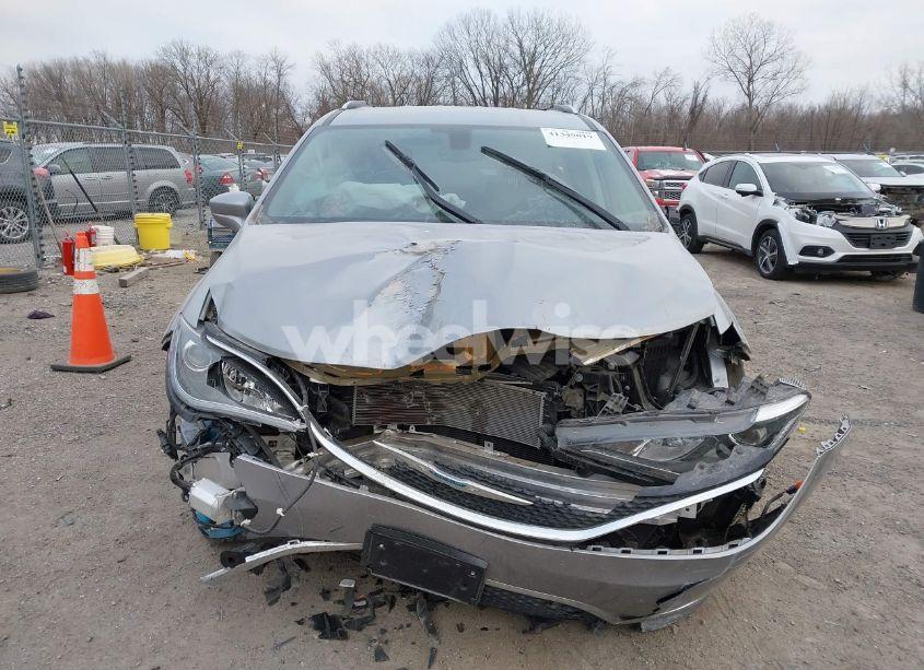 Photo 13 of 2020 Chrysler Pacifica HYBRID TOURING L (VIN 2C4RC1L75LR217650)