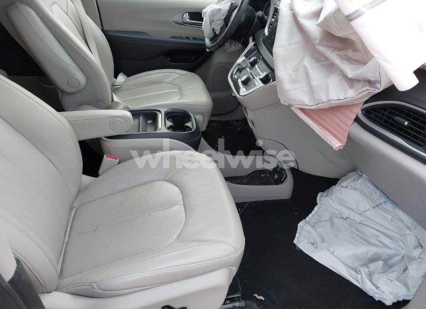 Photo 5 of 2020 Chrysler Pacifica HYBRID TOURING L (VIN 2C4RC1L75LR217650)