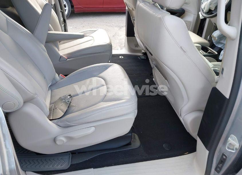 Photo 8 of 2020 Chrysler Pacifica HYBRID TOURING L (VIN 2C4RC1L75LR217650)