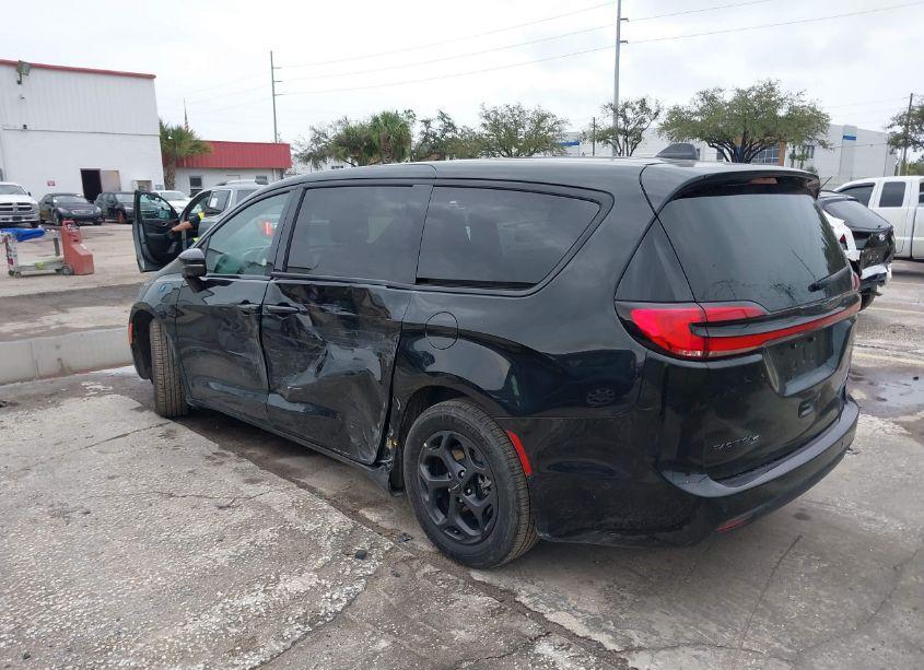 Photo 3 of 2022 Chrysler Pacifica HYBRID TOURING L (VIN 2C4RC1L75NR130530)