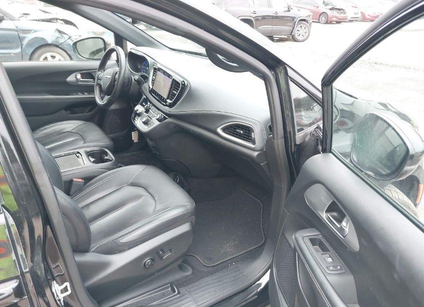 Photo 5 of 2022 Chrysler Pacifica HYBRID TOURING L (VIN 2C4RC1L75NR130530)
