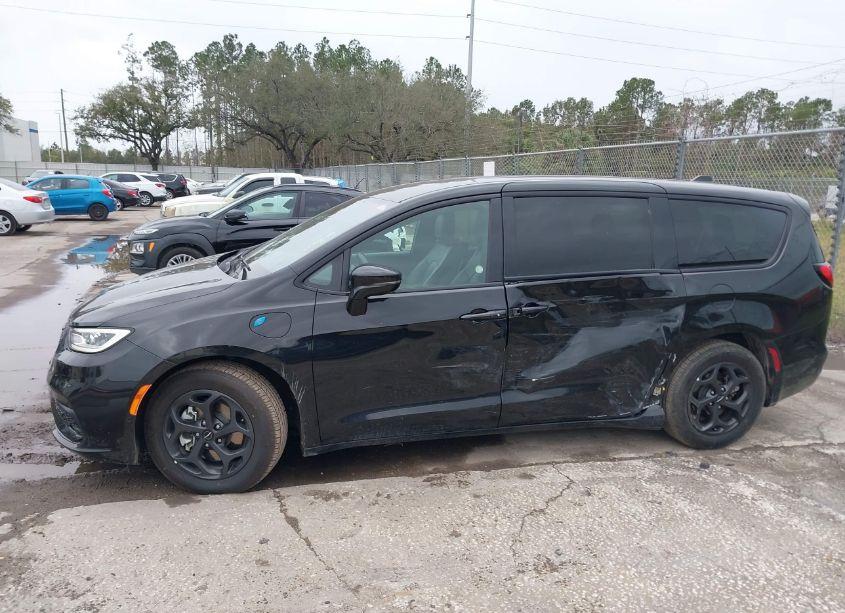 Photo 6 of 2022 Chrysler Pacifica HYBRID TOURING L (VIN 2C4RC1L75NR130530)