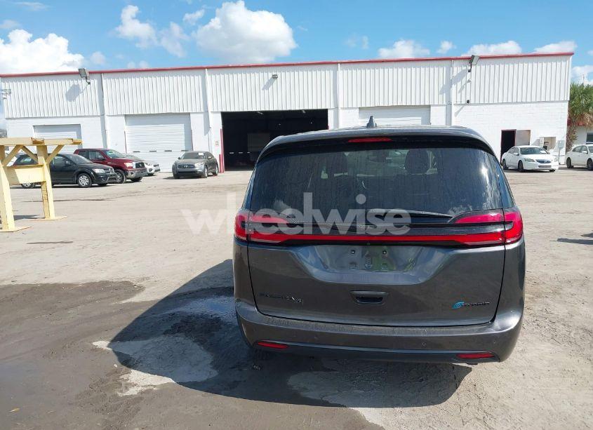 Photo 17 of 2022 Chrysler Pacifica HYBRID TOURING L (VIN 2C4RC1L75NR173572)