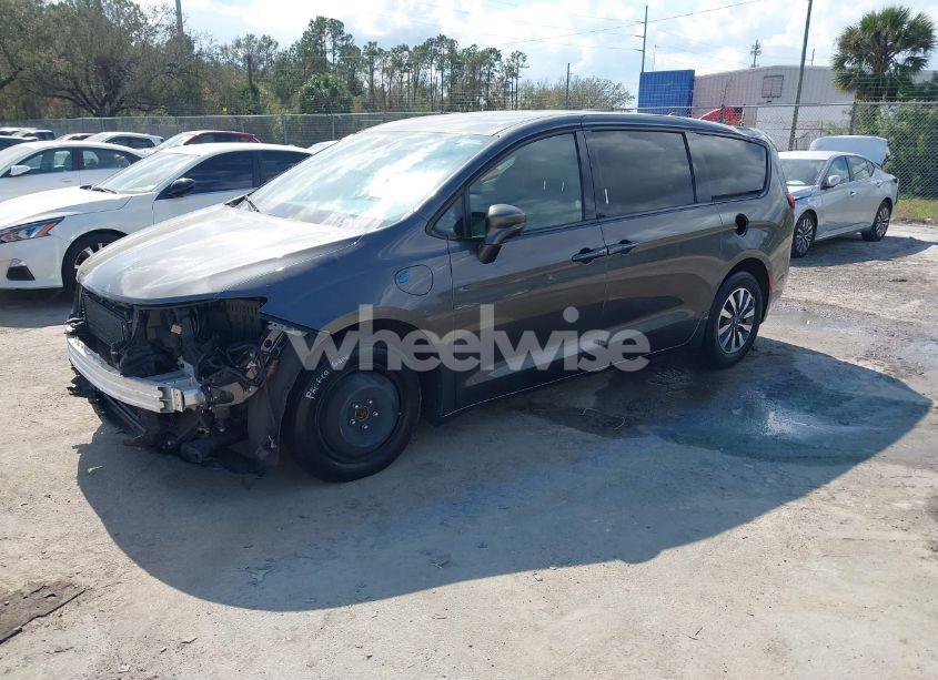 Photo 2 of 2022 Chrysler Pacifica HYBRID TOURING L (VIN 2C4RC1L75NR173572)