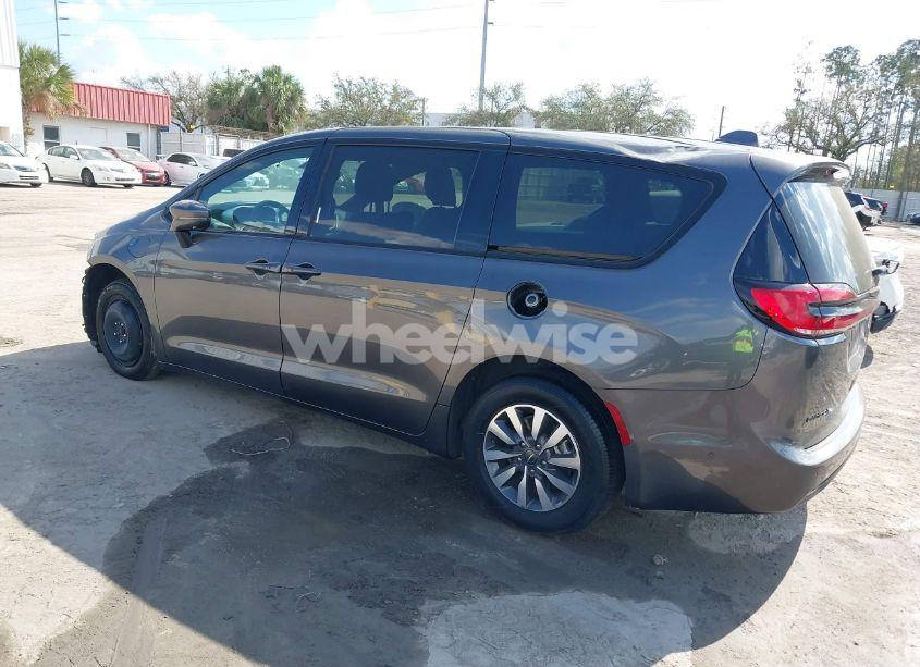 Photo 3 of 2022 Chrysler Pacifica HYBRID TOURING L (VIN 2C4RC1L75NR173572)