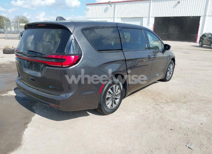 Photo 4 of 2022 Chrysler Pacifica HYBRID TOURING L (VIN 2C4RC1L75NR173572)