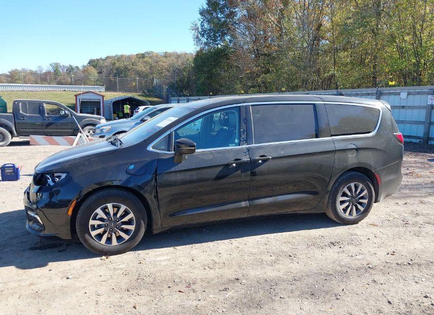 Photo 14 of 2023 Chrysler Pacifica HYBRID TOURING L (VIN 2C4RC1L75PR598941)