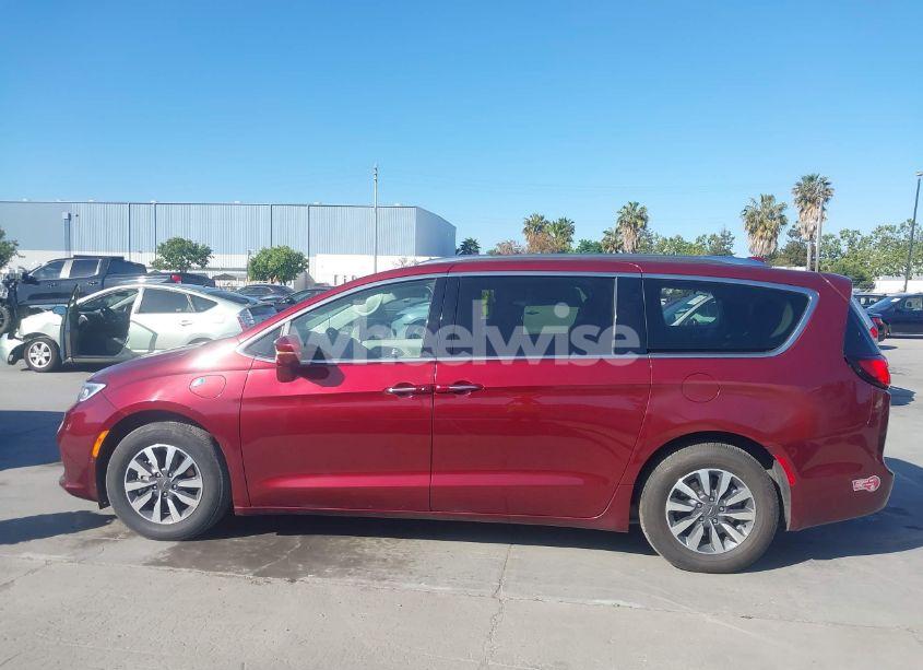 Photo 14 of 2021 Chrysler Pacifica HYBRID TOURING L (VIN 2C4RC1L76MR581285)