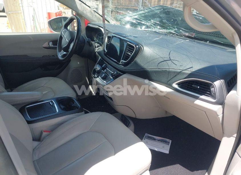 Photo 5 of 2021 Chrysler Pacifica HYBRID TOURING L (VIN 2C4RC1L76MR594571)