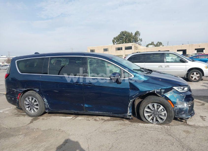 Photo 13 of 2022 Chrysler Pacifica HYBRID TOURING L (VIN 2C4RC1L76NR160989)