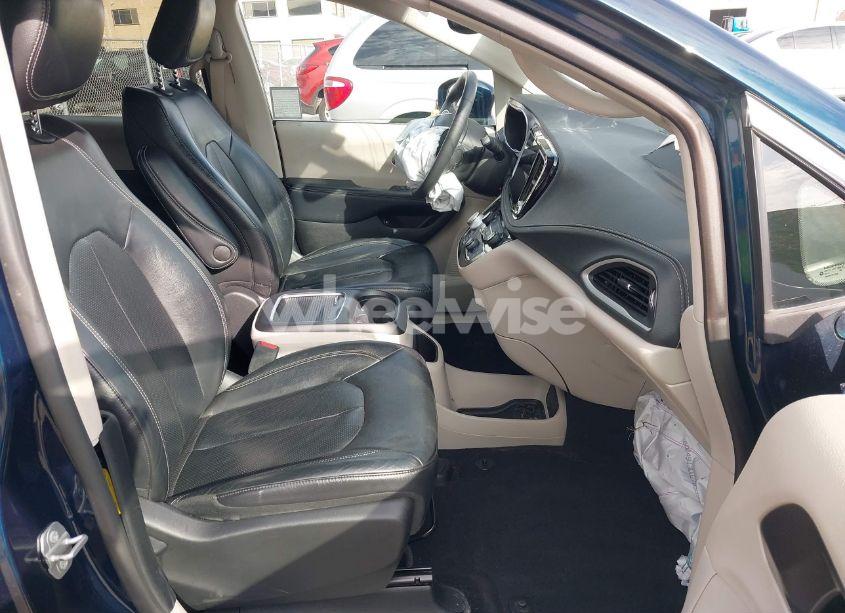 Photo 5 of 2022 Chrysler Pacifica HYBRID TOURING L (VIN 2C4RC1L76NR160989)