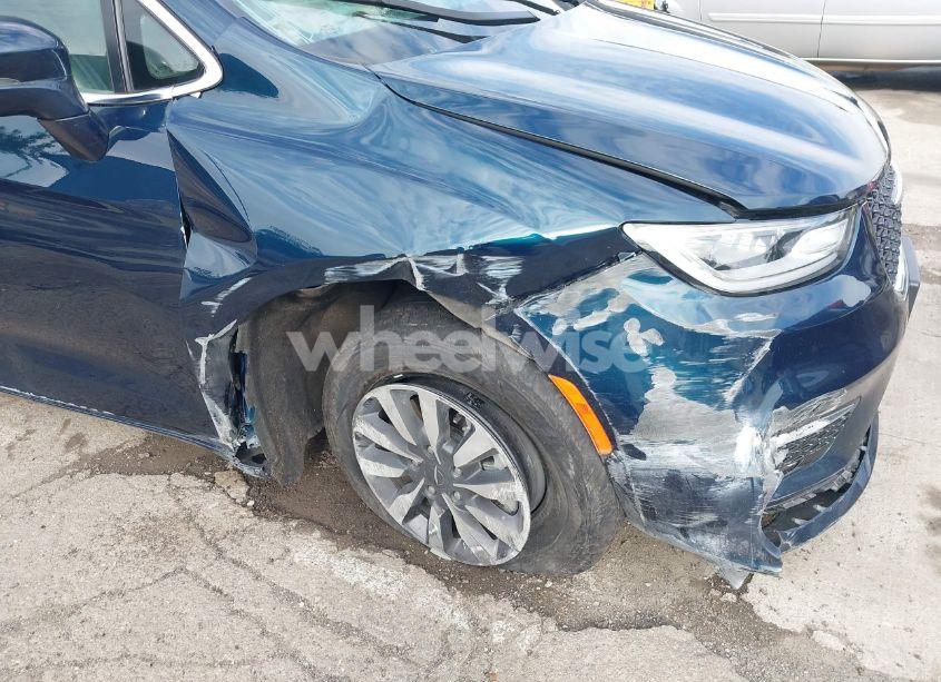 Photo 6 of 2022 Chrysler Pacifica HYBRID TOURING L (VIN 2C4RC1L76NR160989)
