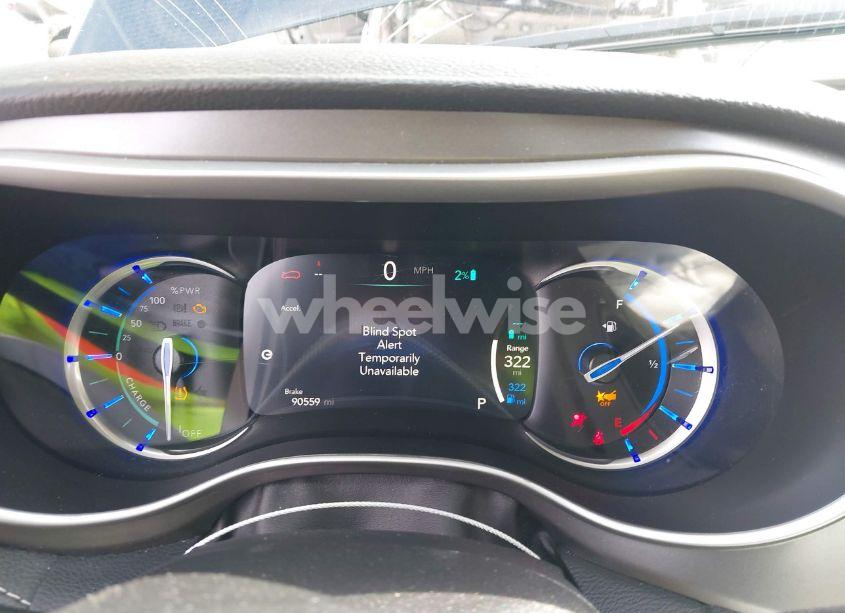 Photo 7 of 2022 Chrysler Pacifica HYBRID TOURING L (VIN 2C4RC1L76NR160989)