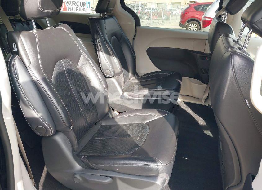 Photo 8 of 2022 Chrysler Pacifica HYBRID TOURING L (VIN 2C4RC1L76NR160989)