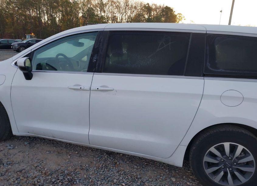 Photo 14 of 2023 Chrysler Pacifica HYBRID TOURING L (VIN 2C4RC1L76PR622017)