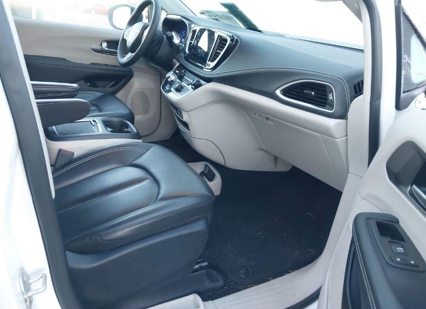 Photo 5 of 2023 Chrysler Pacifica HYBRID TOURING L (VIN 2C4RC1L76PR622017)