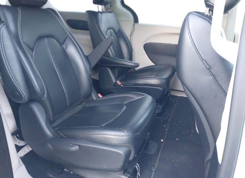 Photo 8 of 2023 Chrysler Pacifica HYBRID TOURING L (VIN 2C4RC1L76PR622017)