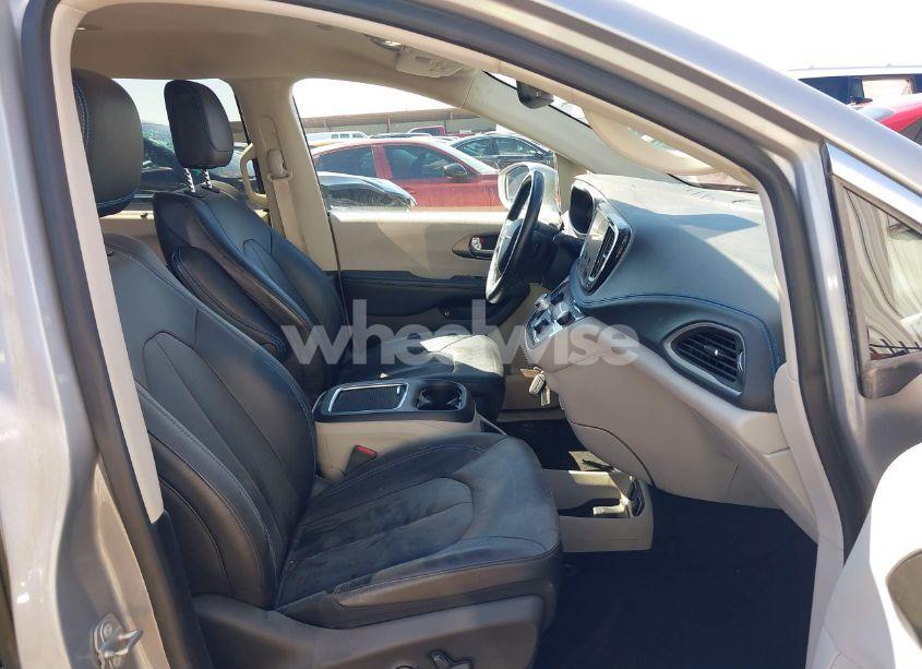 Photo 5 of 2021 Chrysler Pacifica HYBRID TOURING L (VIN 2C4RC1L77MR581411)