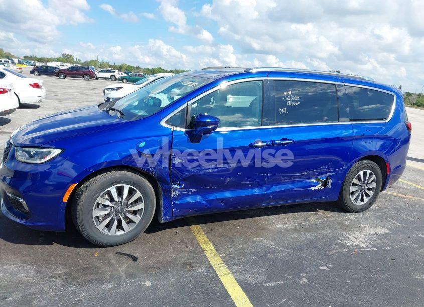 Photo 17 of 2021 Chrysler Pacifica HYBRID TOURING L (VIN 2C4RC1L77MR590030)