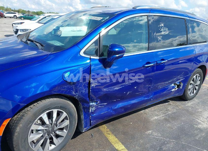 Photo 18 of 2021 Chrysler Pacifica HYBRID TOURING L (VIN 2C4RC1L77MR590030)