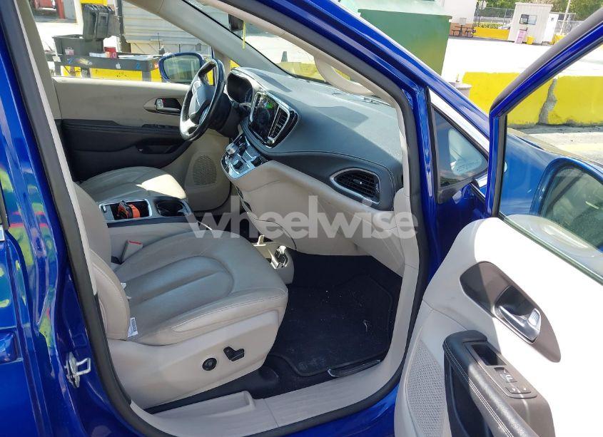 Photo 5 of 2021 Chrysler Pacifica HYBRID TOURING L (VIN 2C4RC1L77MR590030)