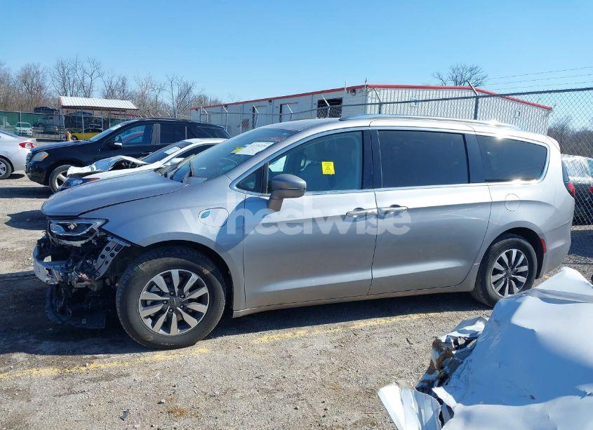 Photo 15 of 2021 Chrysler Pacifica HYBRID TOURING L (VIN 2C4RC1L77MR594630)
