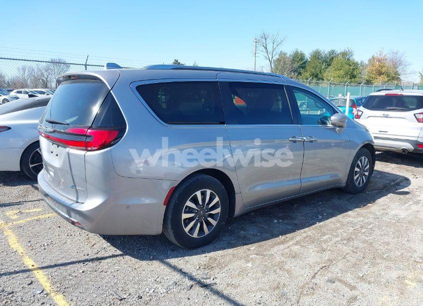 Photo 4 of 2021 Chrysler Pacifica HYBRID TOURING L (VIN 2C4RC1L77MR594630)
