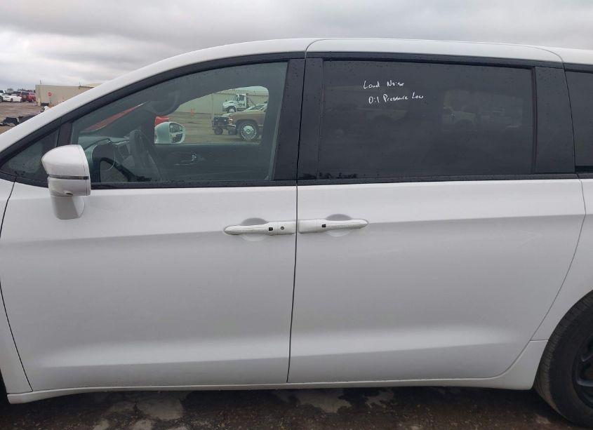 Photo 14 of 2022 Chrysler Pacifica HYBRID TOURING L (VIN 2C4RC1L77NR127323)