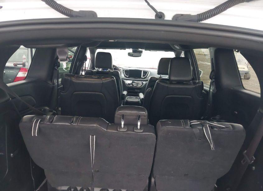 Photo 8 of 2022 Chrysler Pacifica HYBRID TOURING L (VIN 2C4RC1L77NR127323)