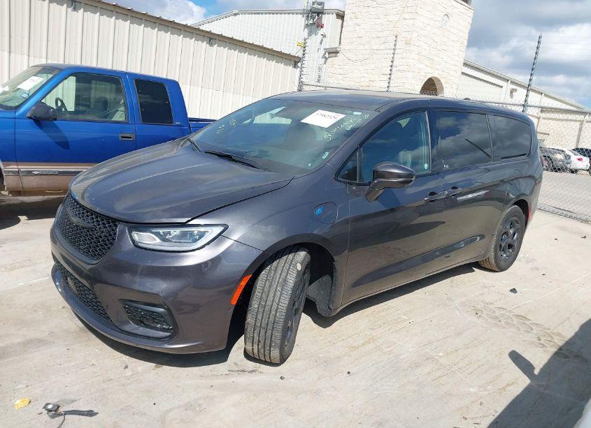 Photo 2 of 2022 Chrysler Pacifica HYBRID TOURING L (VIN 2C4RC1L77NR134756)