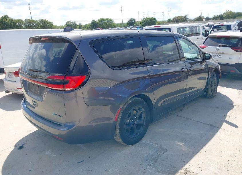 Photo 4 of 2022 Chrysler Pacifica HYBRID TOURING L (VIN 2C4RC1L77NR134756)