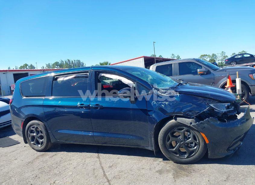 Photo 14 of 2022 Chrysler Pacifica HYBRID TOURING L (VIN 2C4RC1L77NR202425)