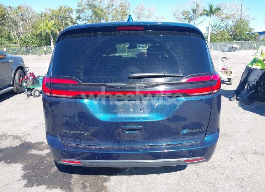 Photo 17 of 2022 Chrysler Pacifica HYBRID TOURING L (VIN 2C4RC1L77NR202425)