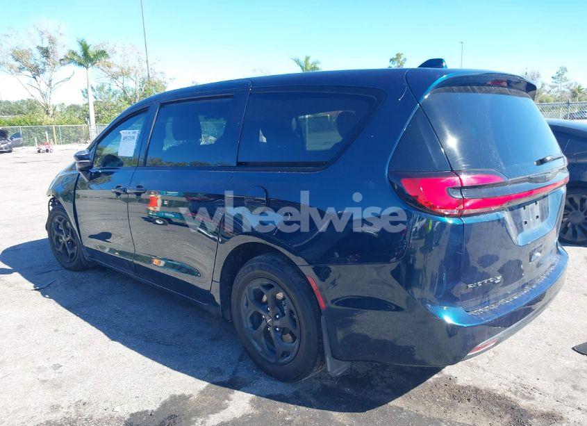 Photo 3 of 2022 Chrysler Pacifica HYBRID TOURING L (VIN 2C4RC1L77NR202425)