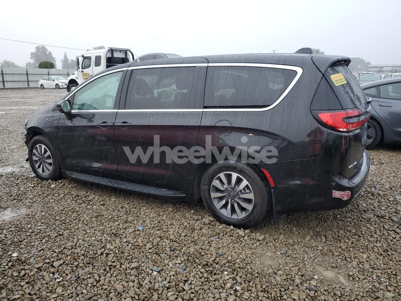 Photo 2 of 2022 CHRYSLER PACIFICA HYBRID TOURING L (VIN 2C4RC1L77NR225896)