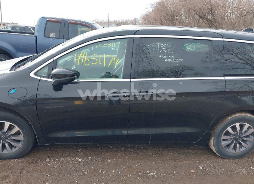 Photo 14 of 2023 Chrysler Pacifica HYBRID TOURING L (VIN 2C4RC1L77PR523092)