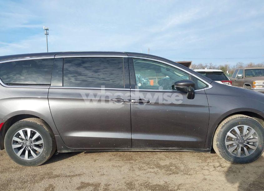 Photo 13 of 2023 Chrysler Pacifica HYBRID TOURING L (VIN 2C4RC1L77PR569117)