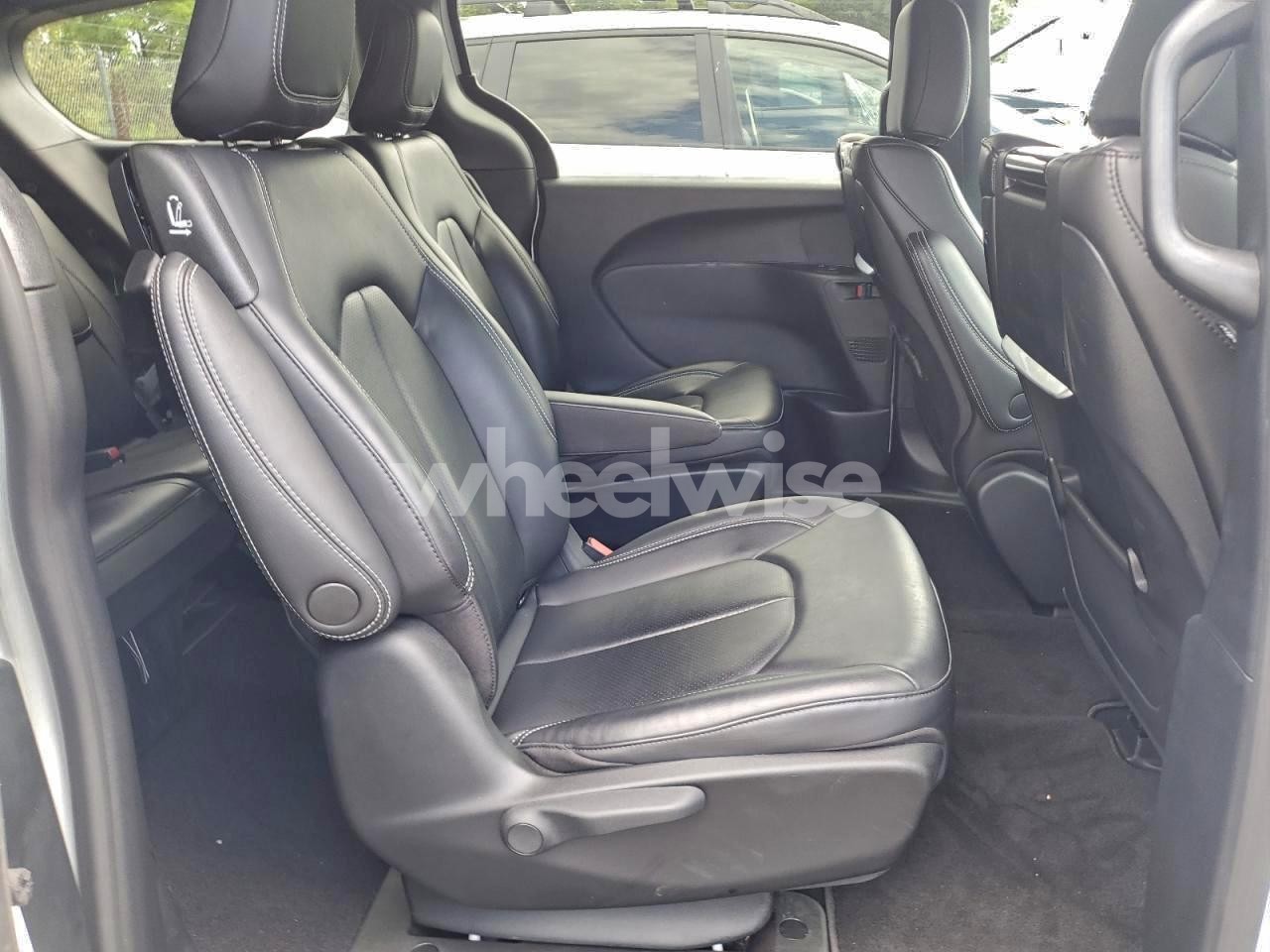 Photo 11 of 2023 CHRYSLER PACIFICA HYBRID TOURING L (VIN 2C4RC1L77PR609289)