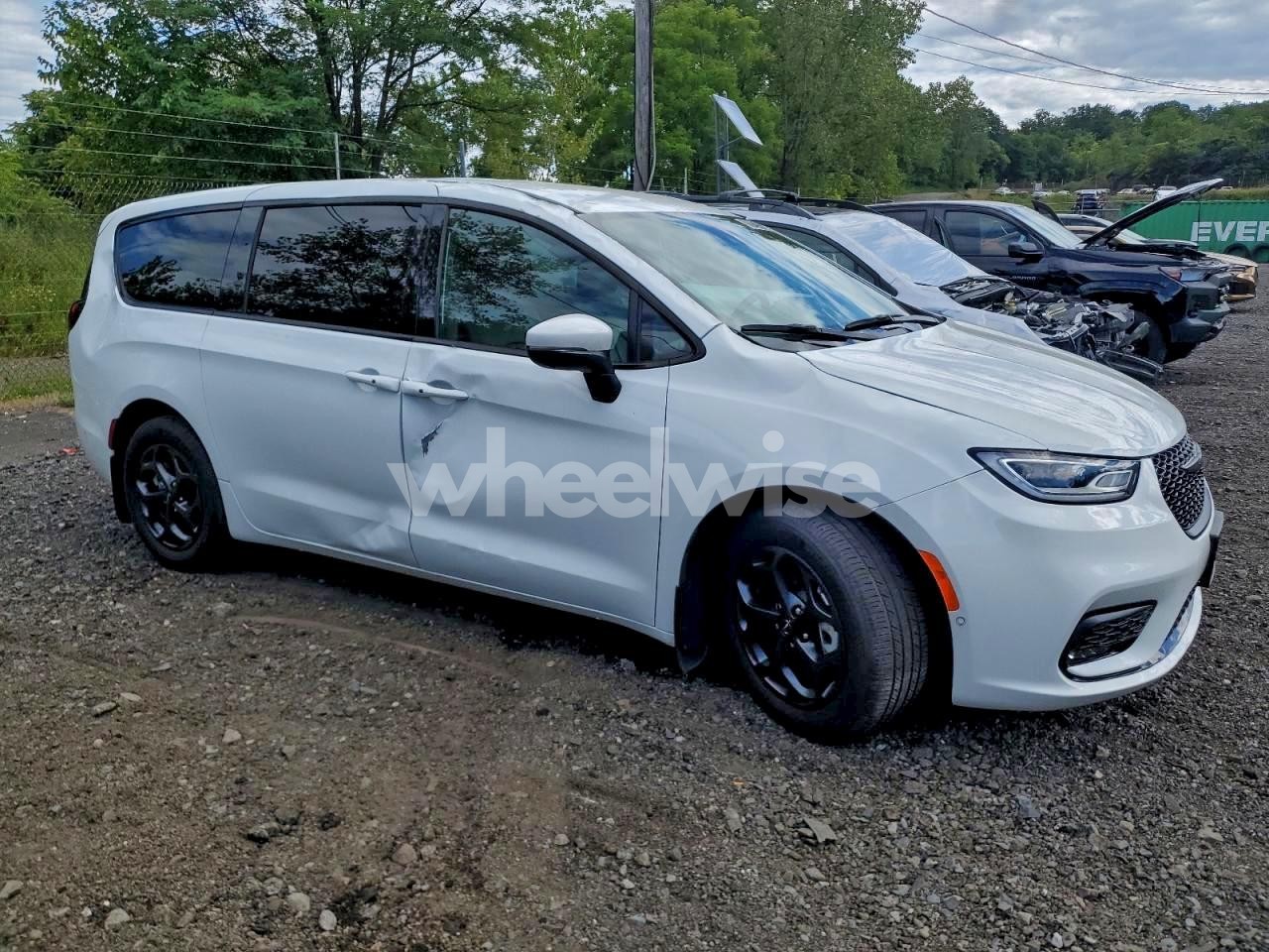 Photo 4 of 2023 CHRYSLER PACIFICA HYBRID TOURING L (VIN 2C4RC1L77PR609289)