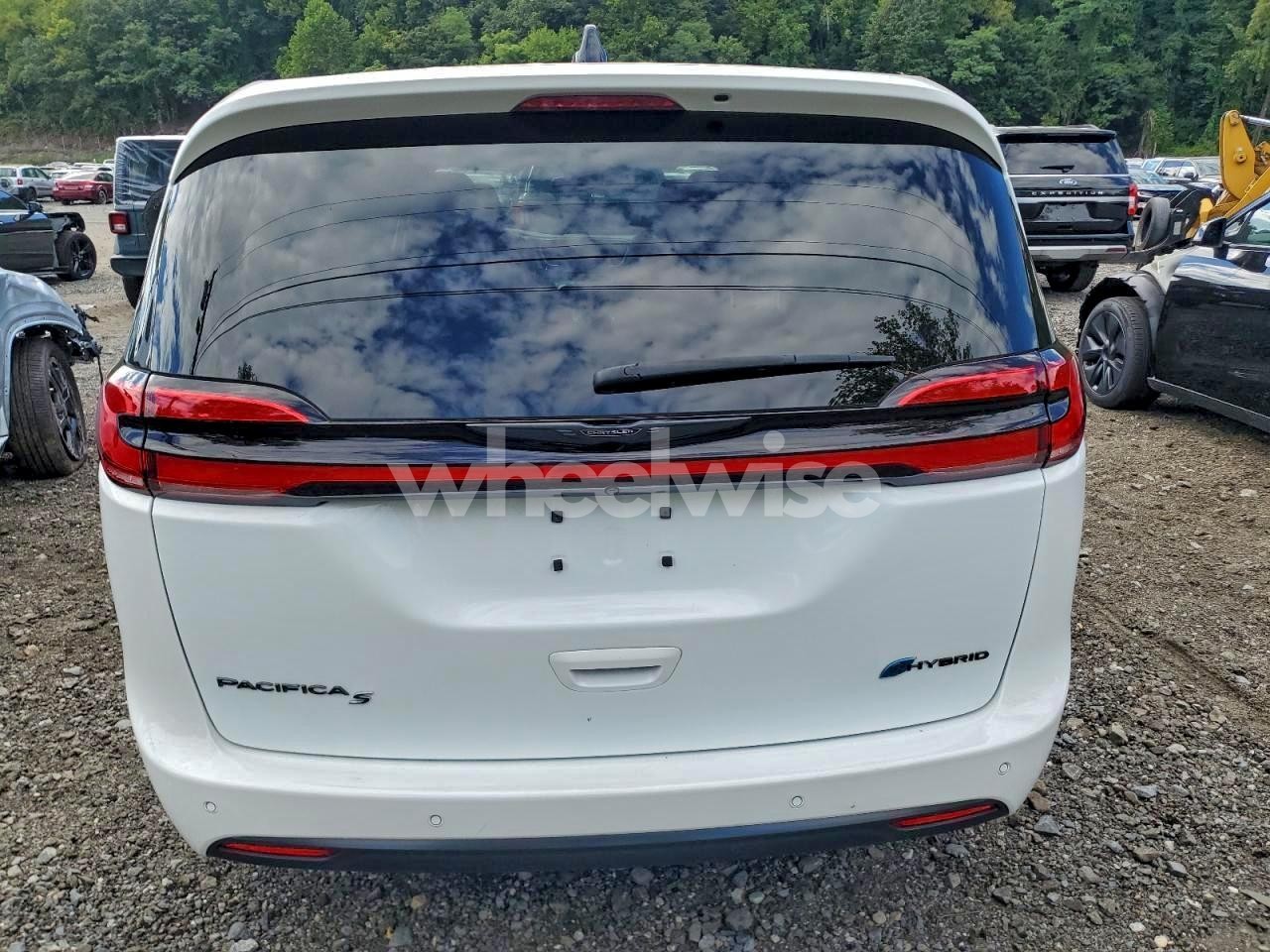 Photo 6 of 2023 CHRYSLER PACIFICA HYBRID TOURING L (VIN 2C4RC1L77PR609289)