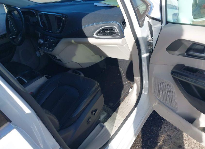 Photo 5 of 2021 Chrysler Pacifica HYBRID TOURING L (VIN 2C4RC1L78MR581207)