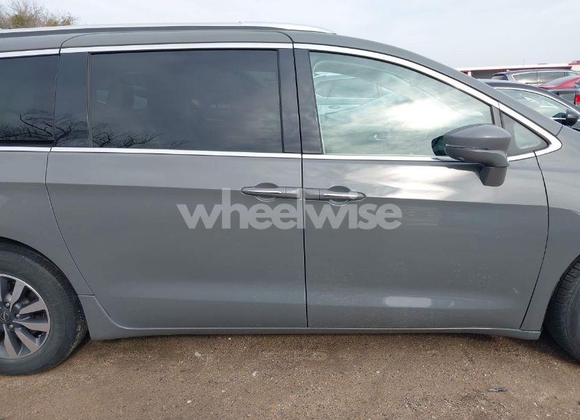 Photo 13 of 2021 Chrysler Pacifica HYBRID TOURING L (VIN 2C4RC1L78MR596371)