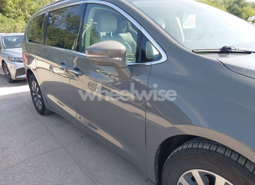 Photo 6 of 2021 Chrysler Pacifica HYBRID TOURING L (VIN 2C4RC1L78MR596371)