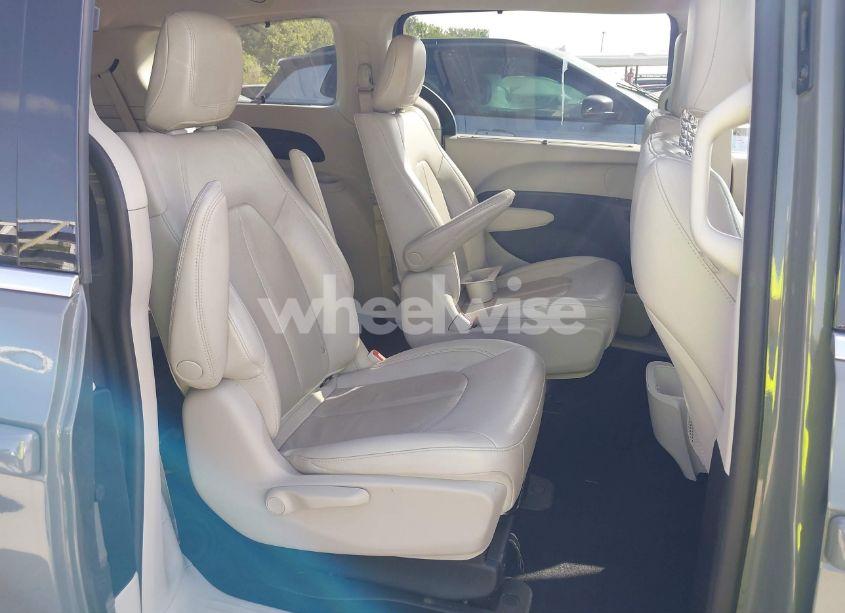 Photo 8 of 2021 Chrysler Pacifica HYBRID TOURING L (VIN 2C4RC1L78MR596371)